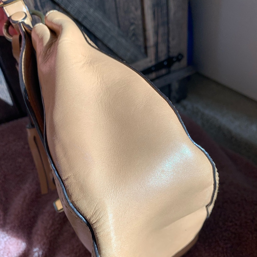 Coach Willis  Light Tan Leather Shoulder Bag with Gold Hardware - Picture 6 of 11